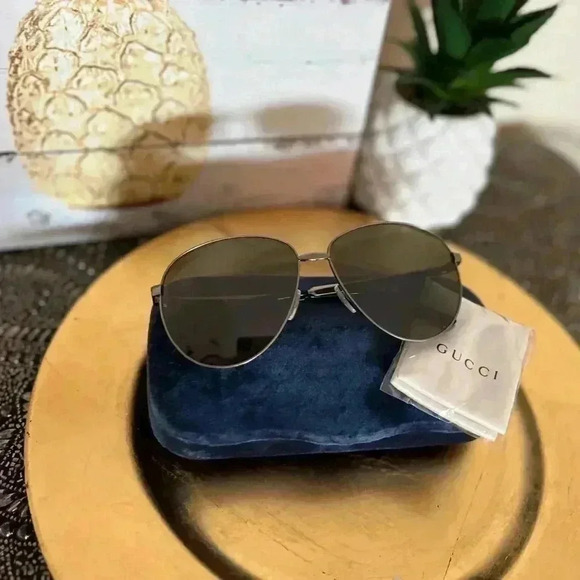 GUCCI UNISEX SUNGLASSES PREOWNED PRICED TO SELL - Picture 8 of 15